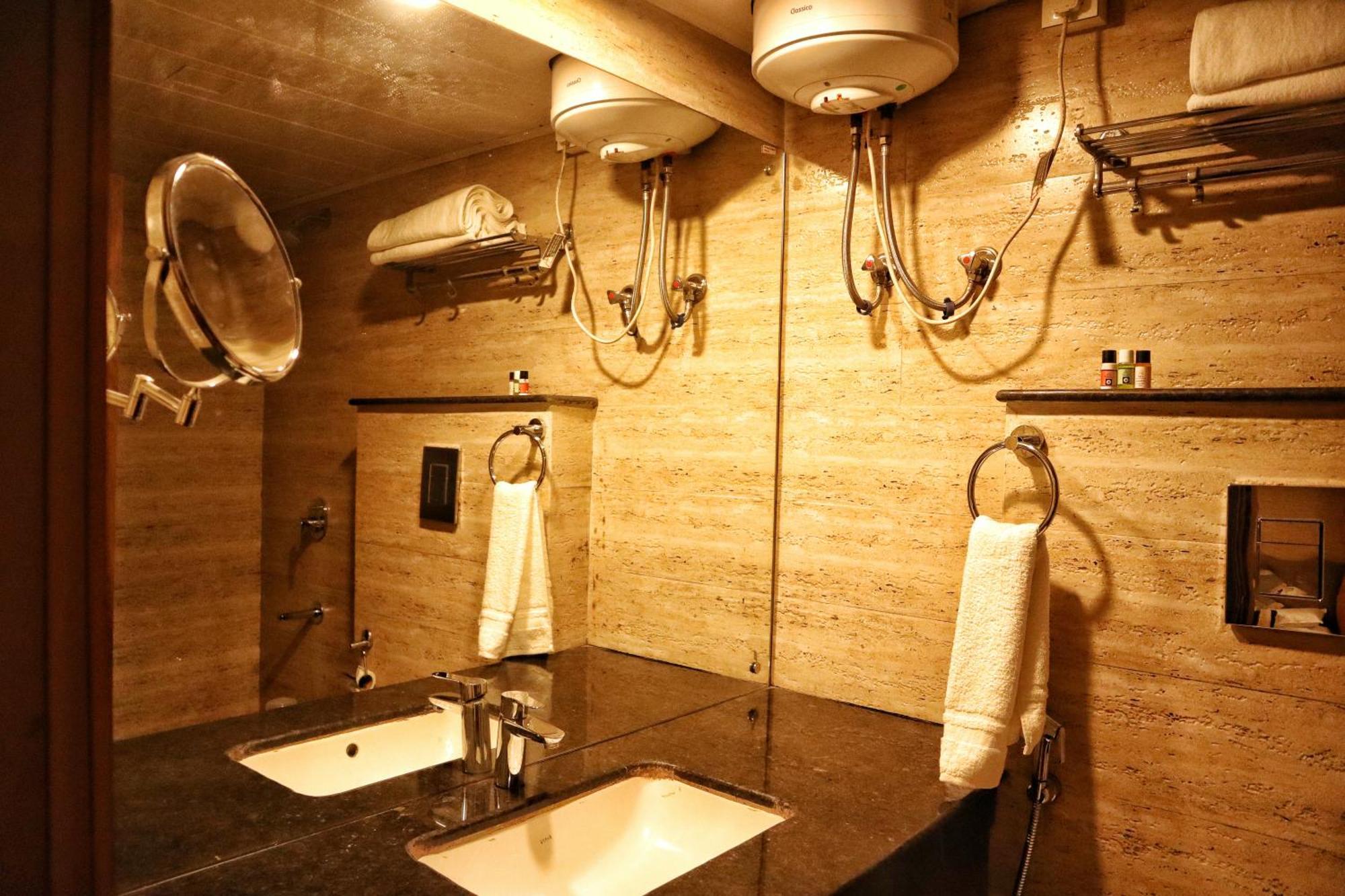 Deluxe Double Room,1505823955:JPEG